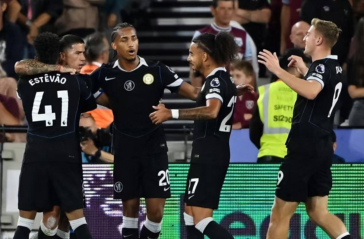 他的表现更 他的表现更